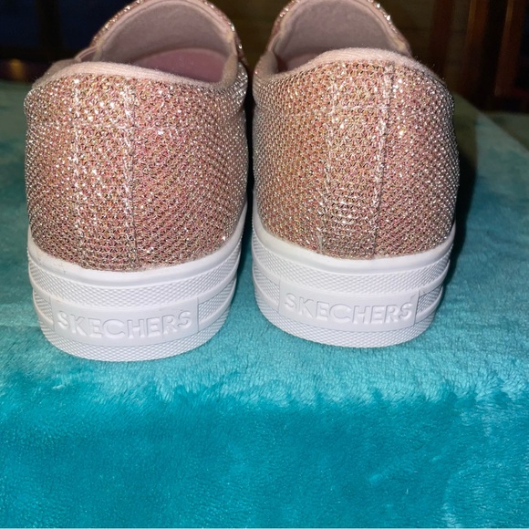 Sketchers Sneaker! Like New! - Picture 8 of 9